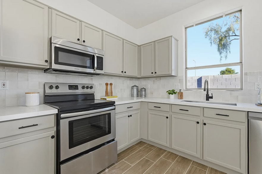 Building Photo - 5185 S Eileen Dr