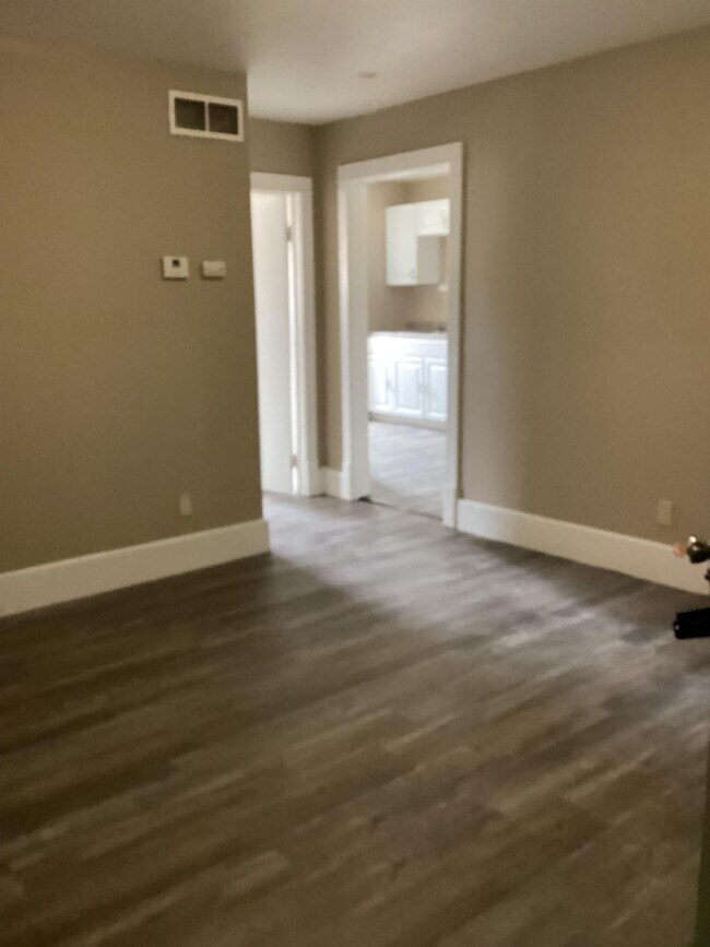 Building Photo - 115 W Main St