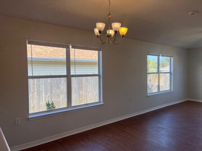 Building Photo - 5574 Huntleigh Pl