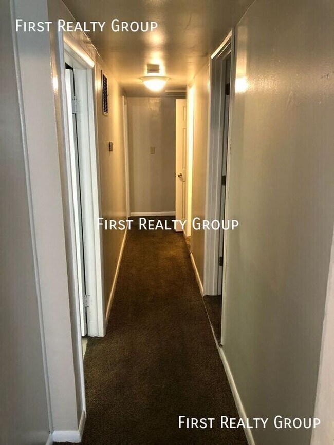 Building Photo - 140 E Market St