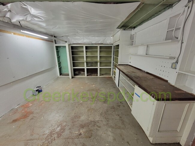 Building Photo - Beautiful 2 Bedroom 1 Bath House with Atta...