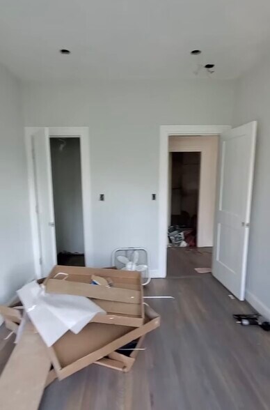 Building Photo - 100 Queensberry St