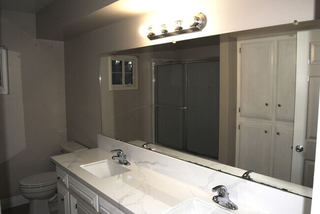 Building Photo - *Move-in special with a month of free rent on your 3rd month of tenancy*