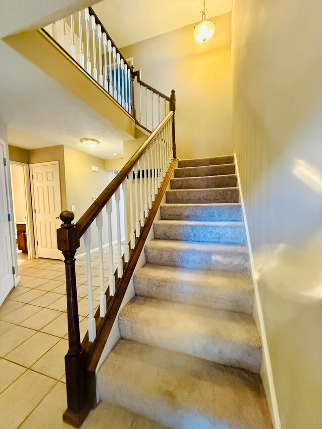 Building Photo - 1112 Ekstam Dr
