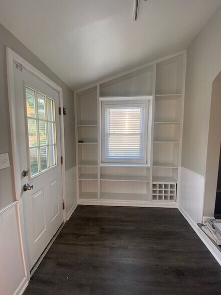 Building Photo - 236 W Kanawha Ave