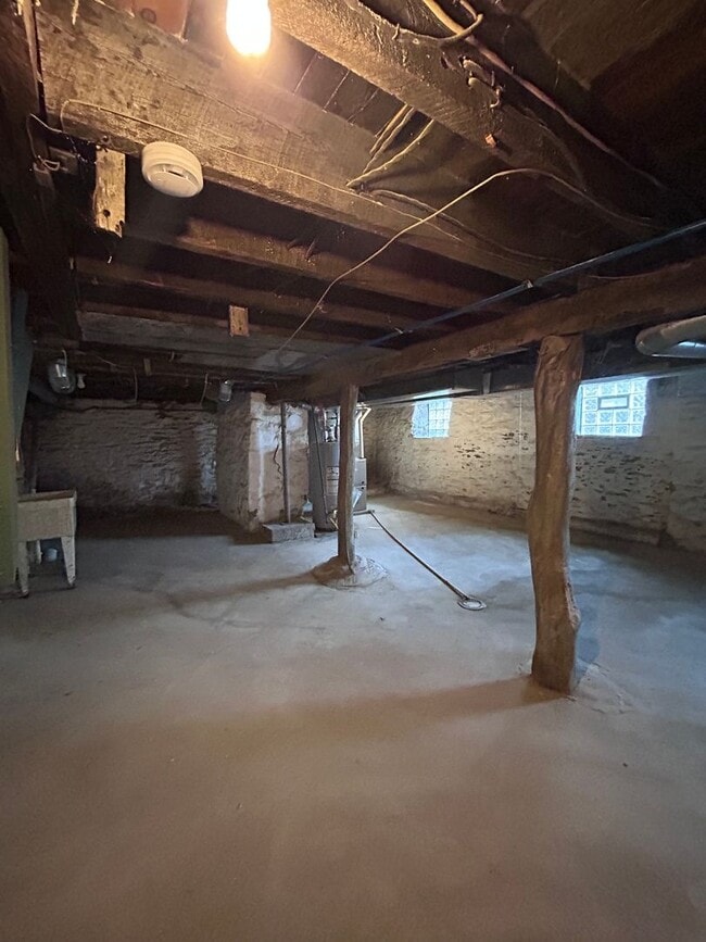 Building Photo - 3BR Single-Family Home + Office | Garage | Fresh Updates| Perrysville Avenue