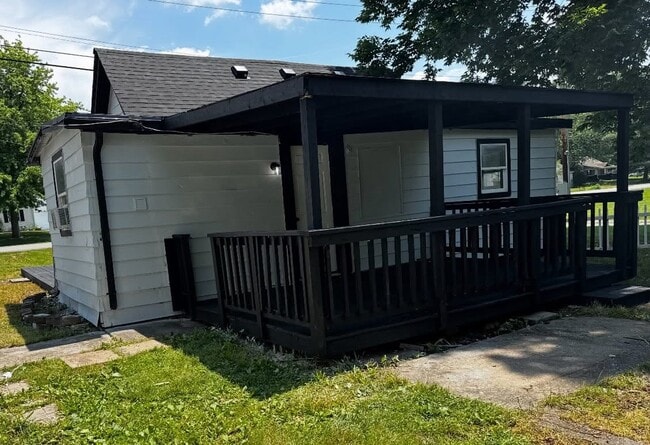 Building Photo - 742 S Morgantown Rd