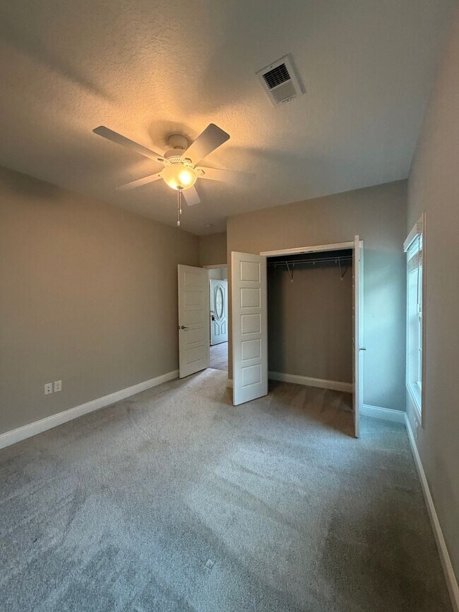 Building Photo - 158 The Villas Wy