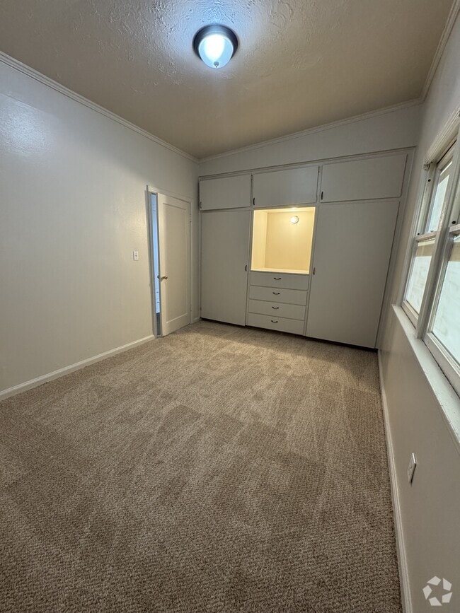 Building Photo - 415 N 3rd W