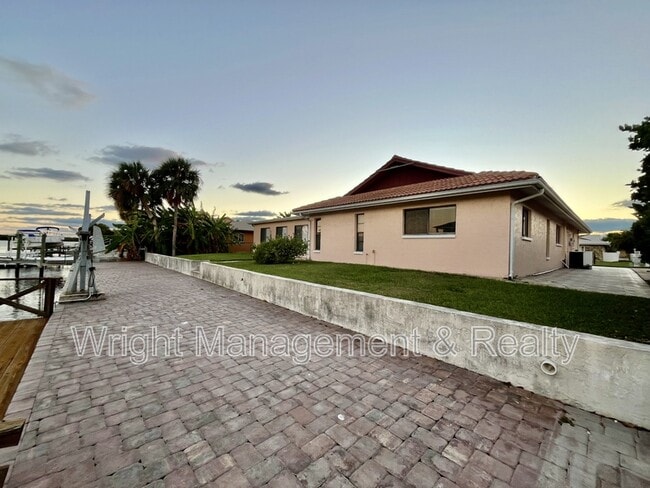 Building Photo - 5008 S Shore Dr