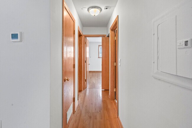 Building Photo - 2112 W Armitage Ave