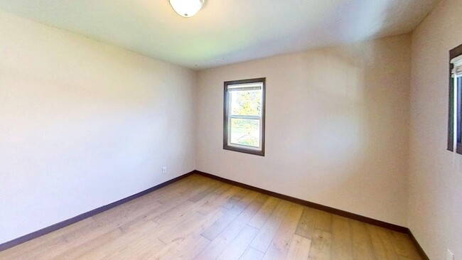 Building Photo - 6 Bedroom Home for Rent
