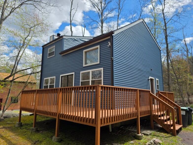 Building Photo - 362 Somerset Dr