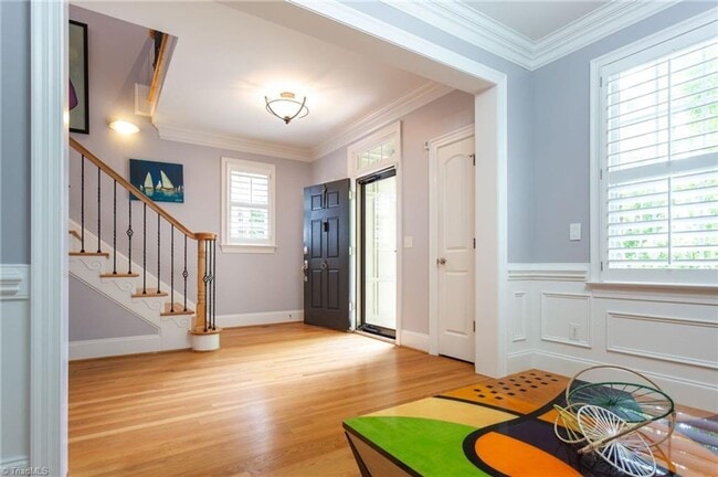 Building Photo - Spacious 4 Bedroom in Lake Jeanette - Larg...