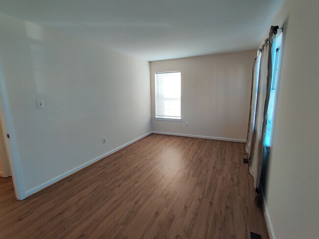 Building Photo - Newer 3 bedroom home