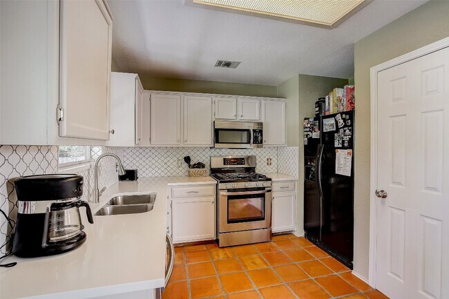 Building Photo - 7449 Peabody Dr