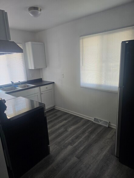 Kitchen on first floor - 1001 Romayne Ave