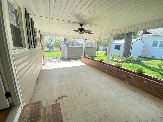 Building Photo - Beautiful 3 Bed 3.5 Bath House