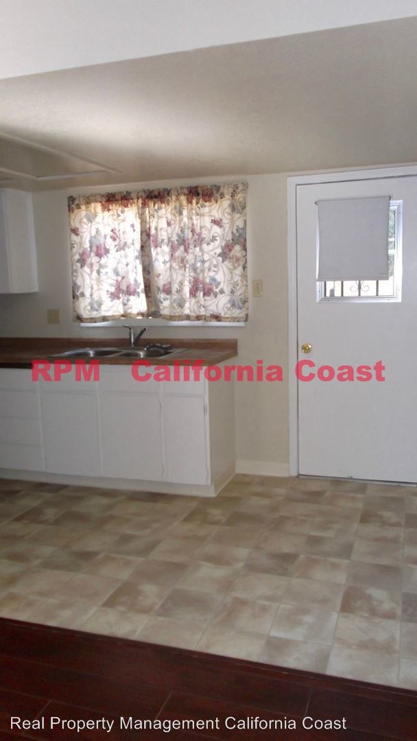 Building Photo - 4831 Santa Ana St