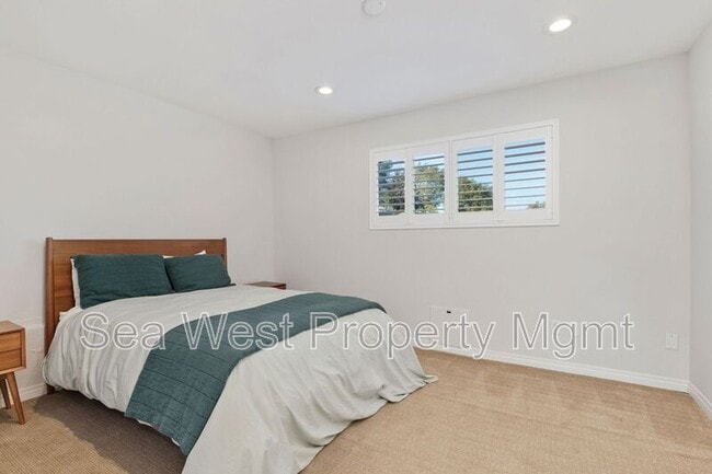 Building Photo - 3267 Bernardo Ln