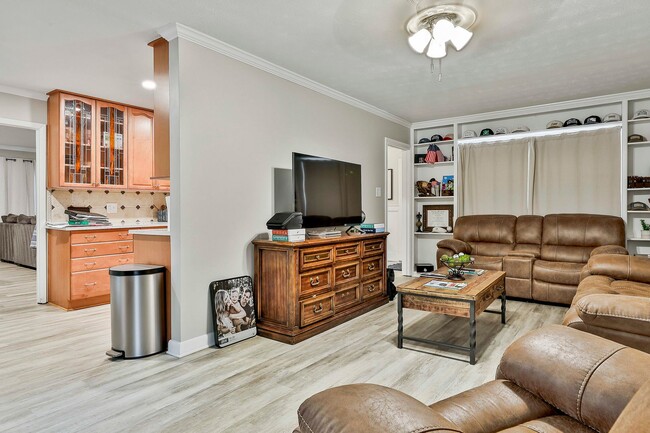 Building Photo - Renovated Peachtree City Ranch Close to Everything