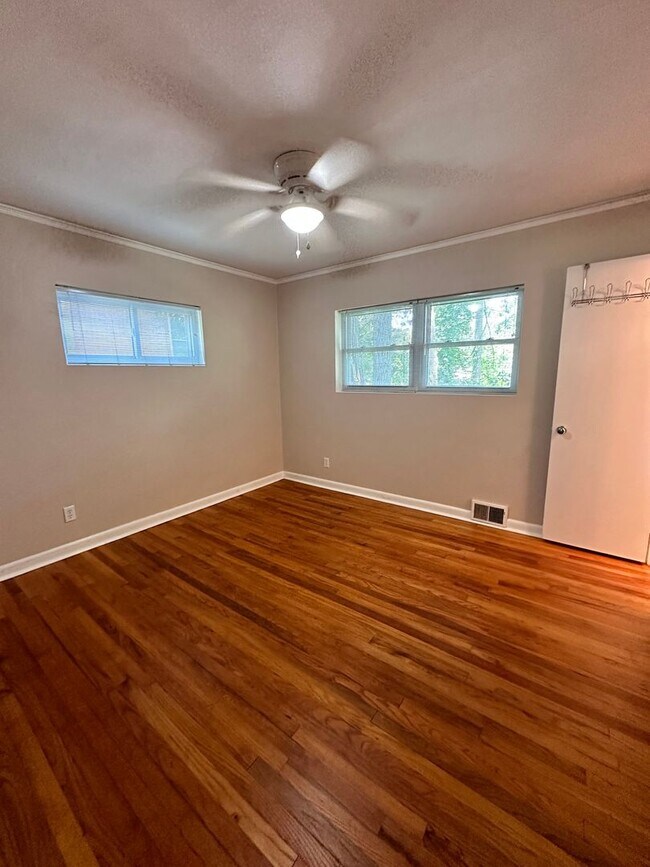 Building Photo - 3221 Foxhall Rd