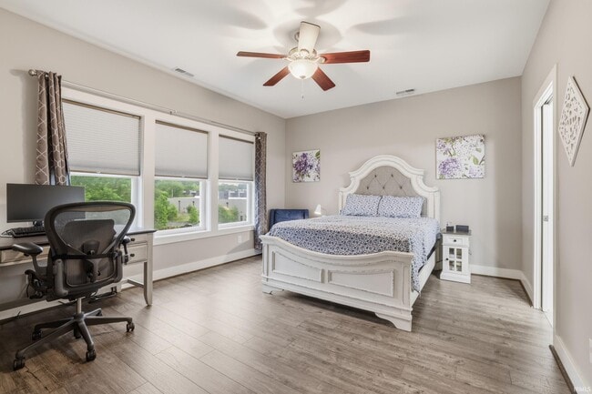 Building Photo - 4315 N Cypress Ln