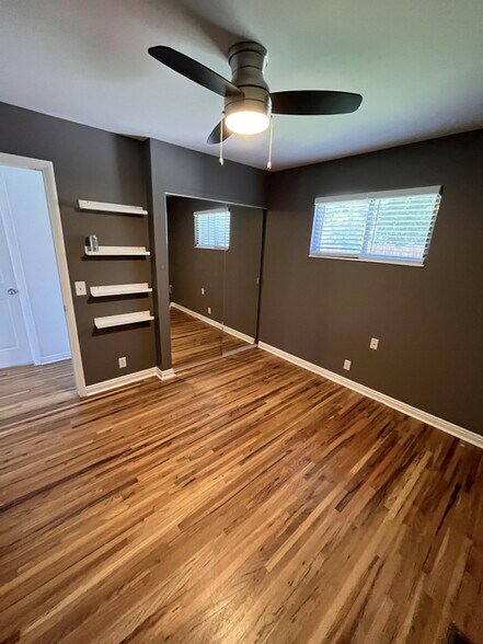 Building Photo - 1547 E Lanebrook Ln