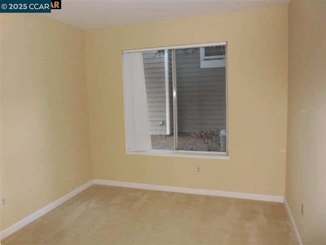 Building Photo - 120 Reflections Dr