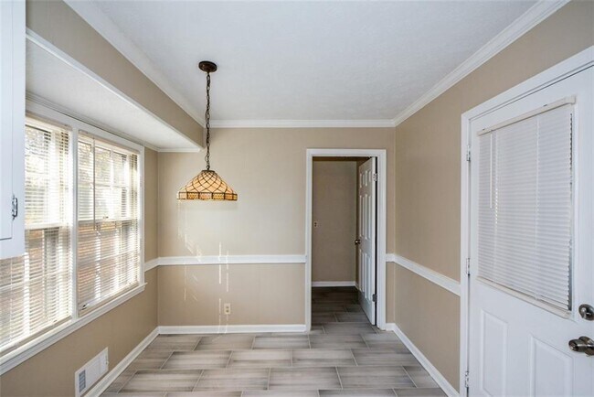 Building Photo - 1316 White Oak St SE