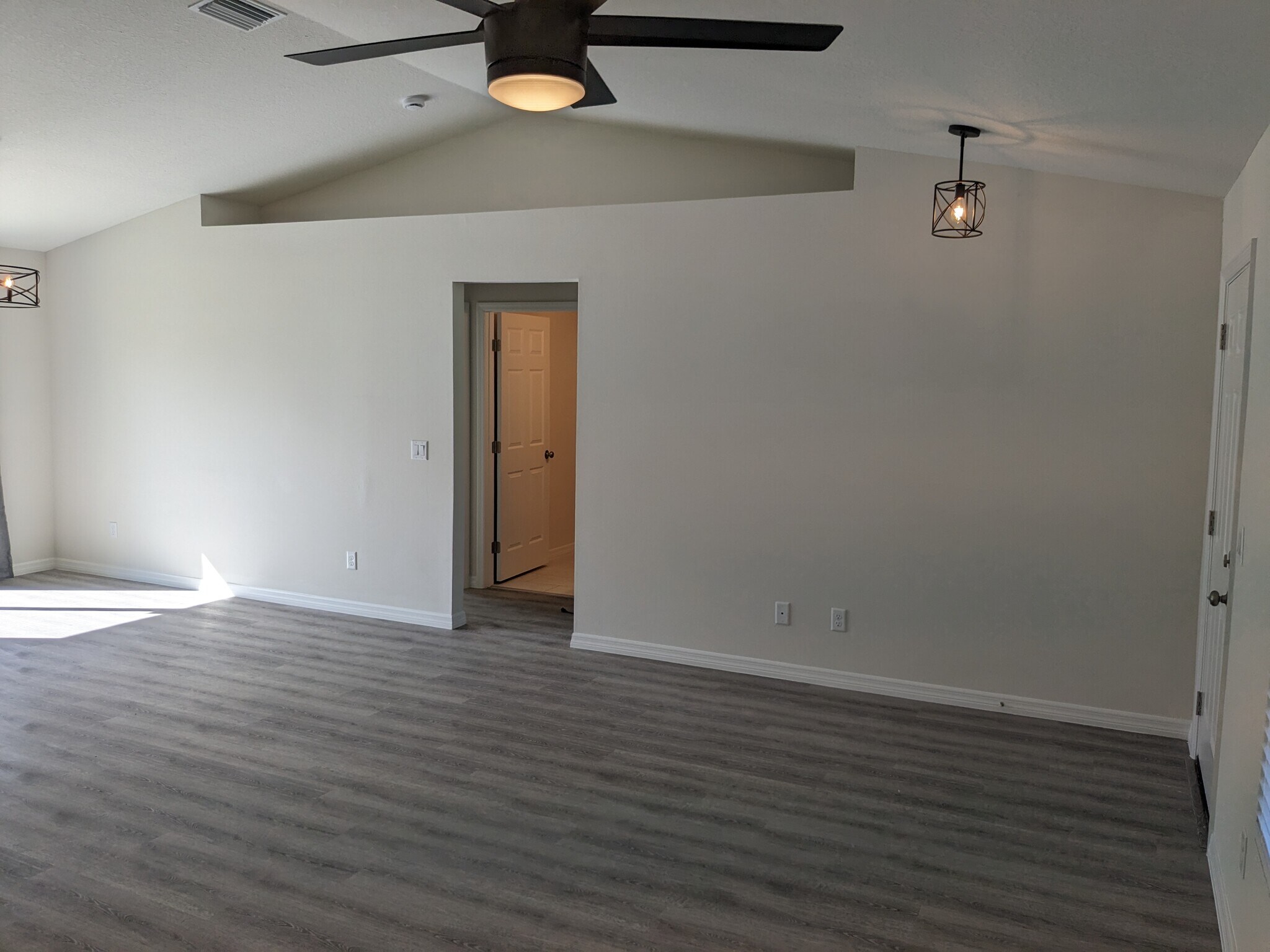 Building Photo - 5837 Babian Rd