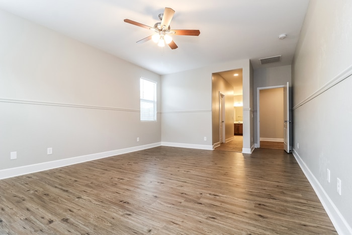 Building Photo - 15862 W Desert Hills Dr