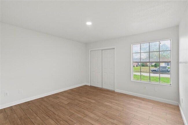 Building Photo - 1811 Oakgrove Ave