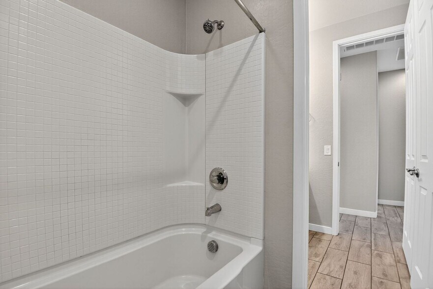 Building Photo - 10810 W Grant St