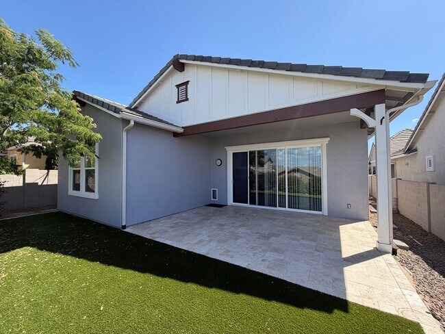 Building Photo - Gated Astoria Home