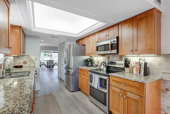 Building Photo - ** RETREAT AT NAPLES ** 3 BED / 2 BATH - C...