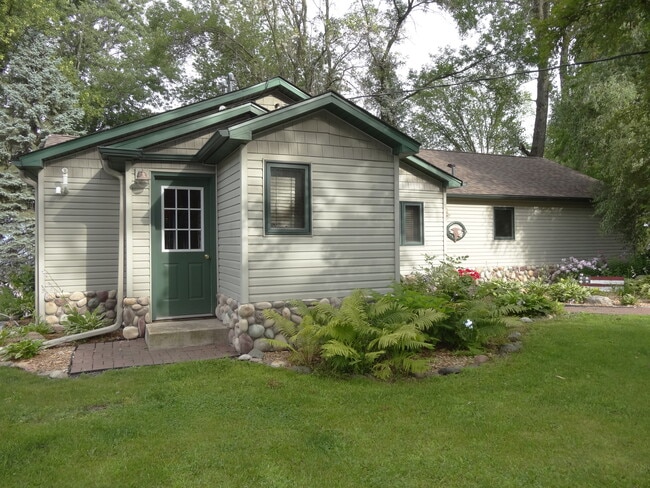 Building Photo - 7560 N Shore Circle North