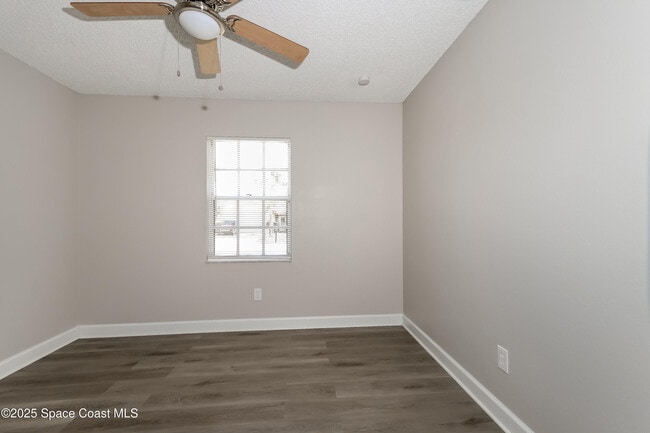 Building Photo - 2250 SE Baron St