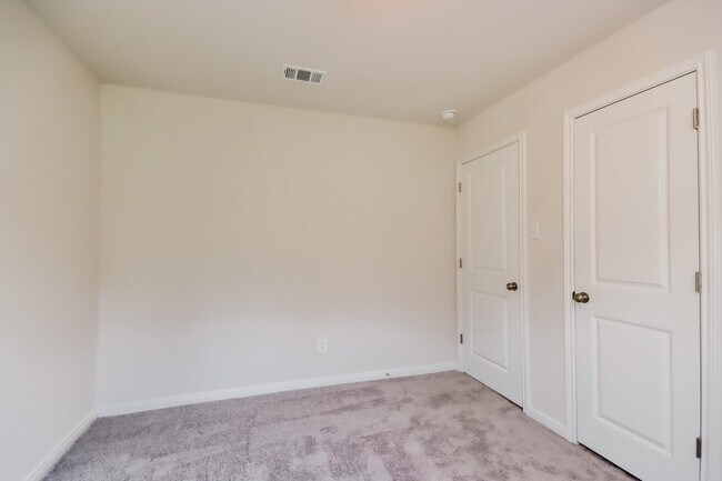 Building Photo - 15823 Del Norte Dr