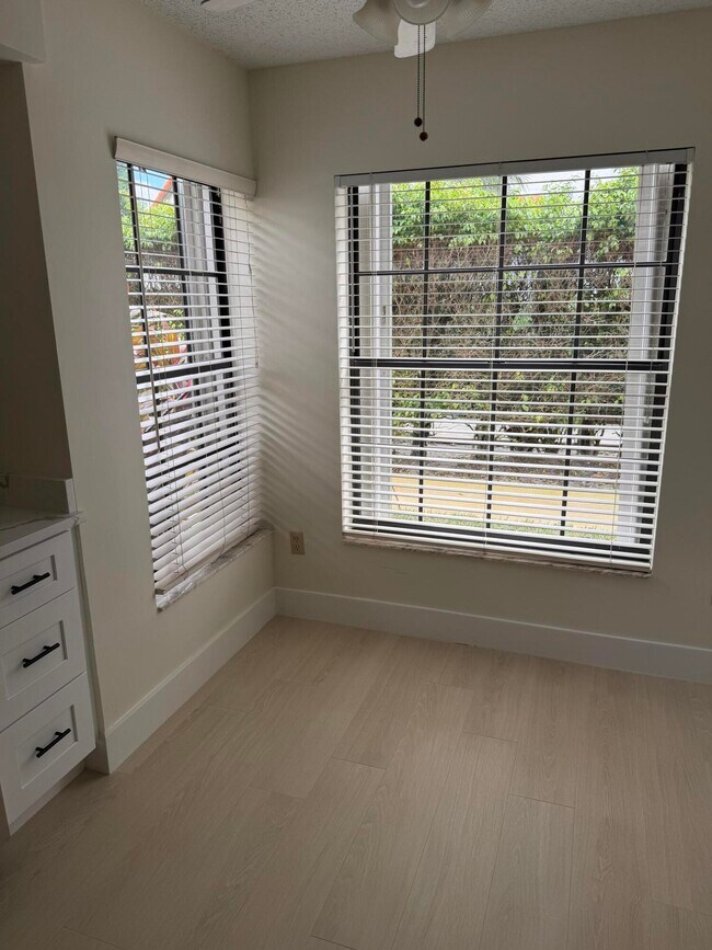 Building Photo - 13505 Fountain View Blvd