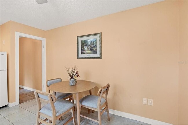 Building Photo - 2703 Forest Knoll Dr