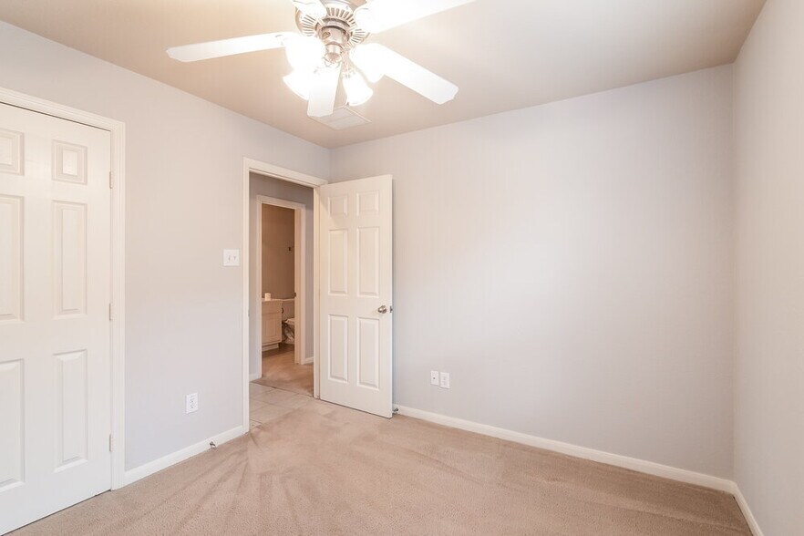 Building Photo - 17918 Green Trace Ln