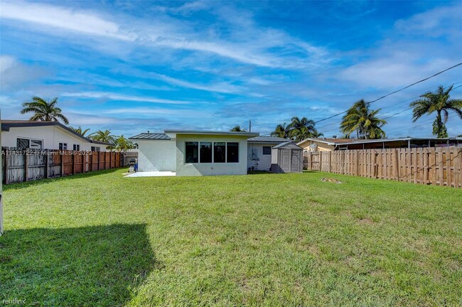 Building Photo - 3 br, 1 bath House - 8800 NW 12th St