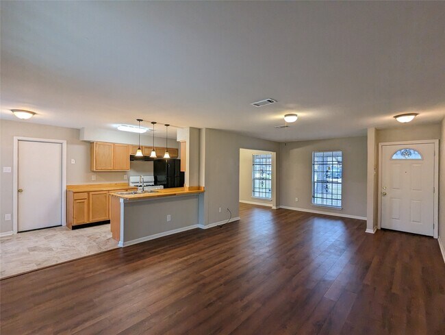 Building Photo - 8410 Rinn St