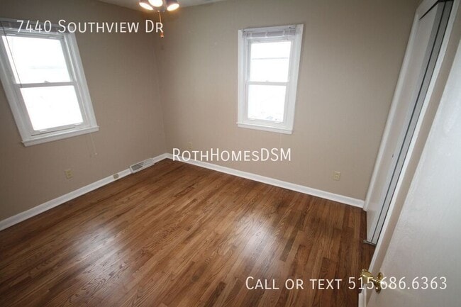 Building Photo - 7440 Southview Dr