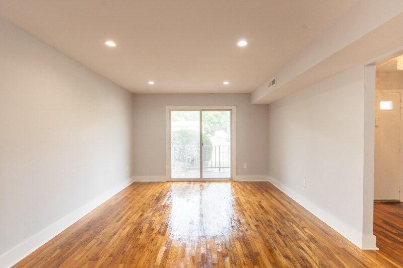 Building Photo - 1903 Country Ln