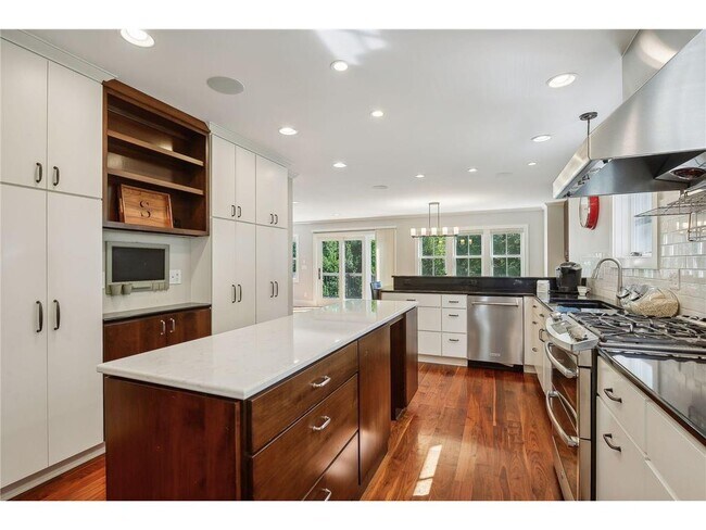 Building Photo - 4015 Wood End Dr