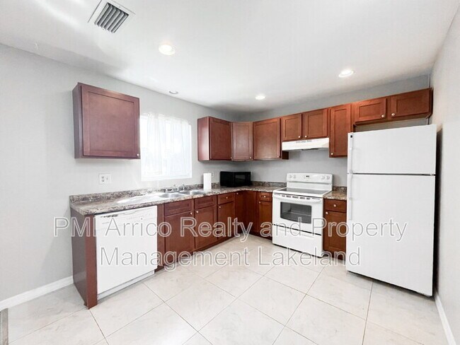 Building Photo - 6576 Sweetbriar Ln