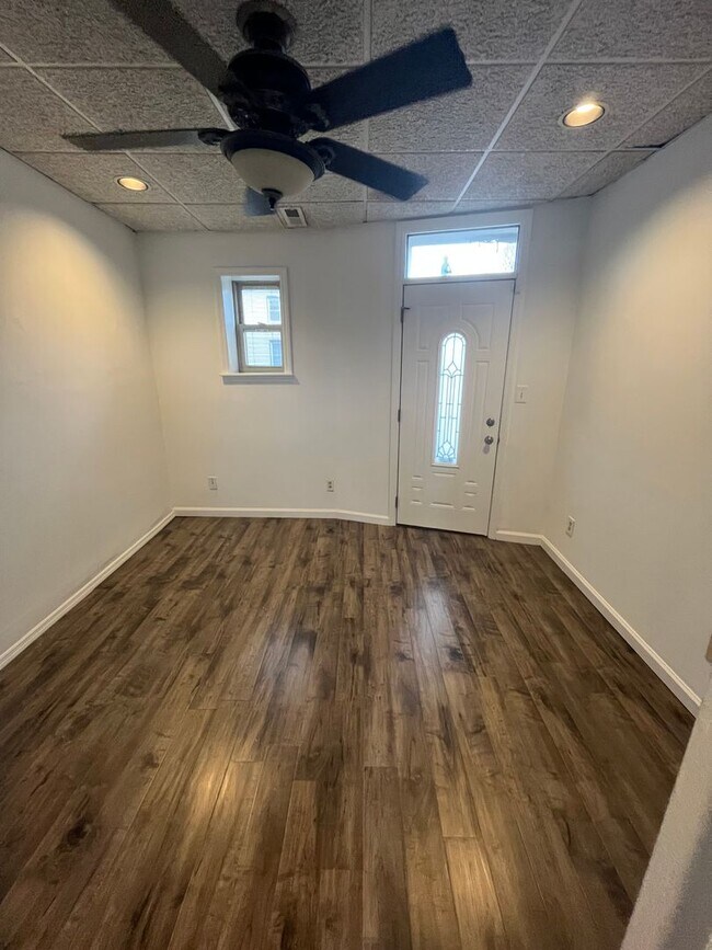 Building Photo - 243 W Vine St