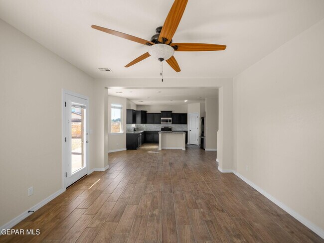 Building Photo - 561 Issa Circle